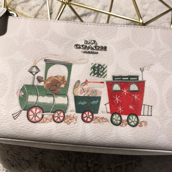 Coach white multi with a Christmas 🚂 beautiful 🎁 - Picture 3 of 13
